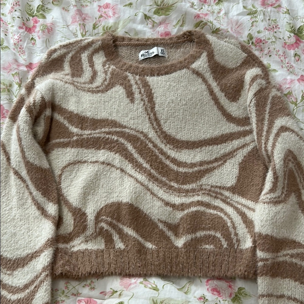 Hollister Milly Cream and Brown Abstract Crew Neck Sweater